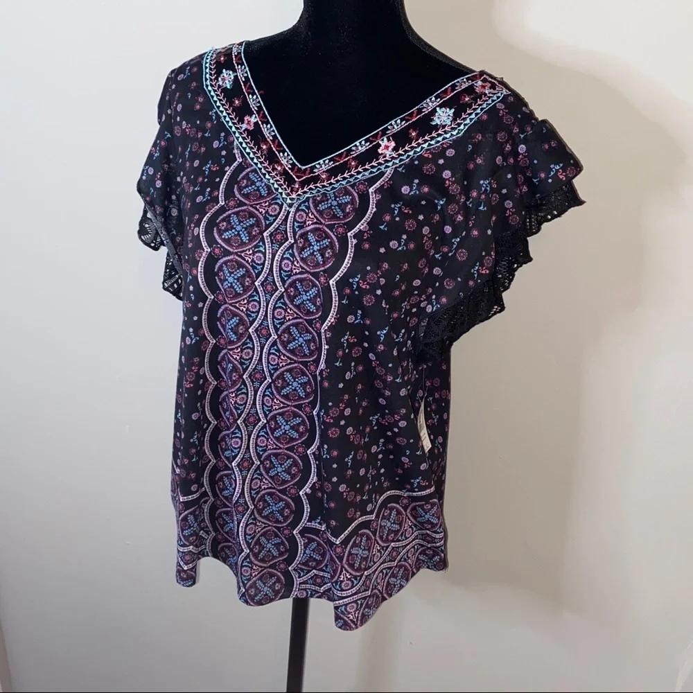 No Boundaries Border Print Ruffle Top NWT - Picture 2 of 10
